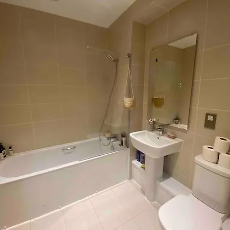 Spacious 2-Bedroom Apartment In Central Location, Modern Amenities, Walking Distance To Attractions London Exterior photo