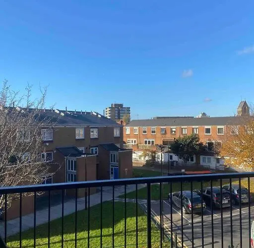 Spacious 2-Bedroom Apartment In Central Location, Modern Amenities, Walking Distance To Attractions