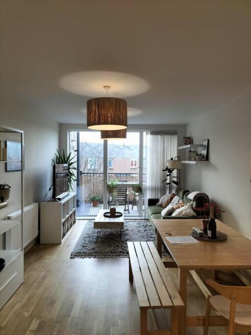 Spacious 2-bedroom In Location, Modern Amenities, Walking Distance To Attractions * Лондон