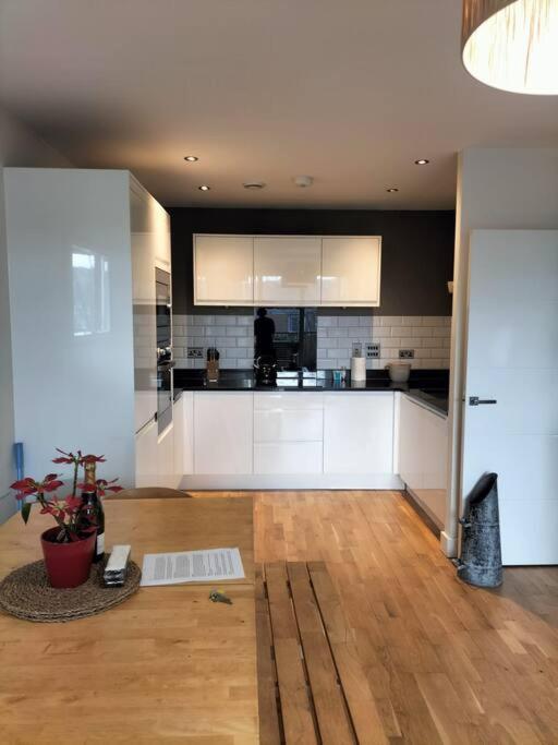 Spacious 2-bedroom In Location, Modern Amenities, Walking Distance To Attractions Апартаменты *