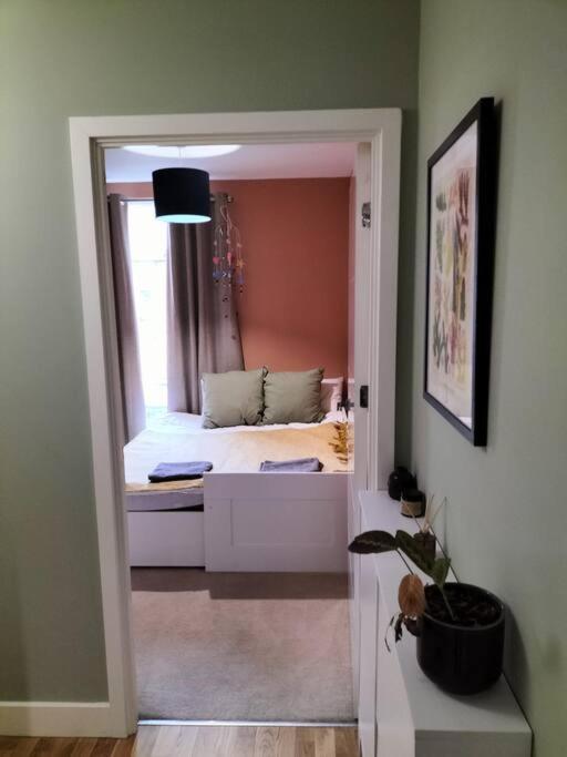 Spacious 2-bedroom In Location, Modern Amenities, Walking Distance To Attractions Апартаменты
