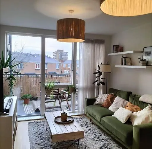 Spacious 2-Bedroom Apartment In Central Location, Modern Amenities, Walking Distance To Attractions